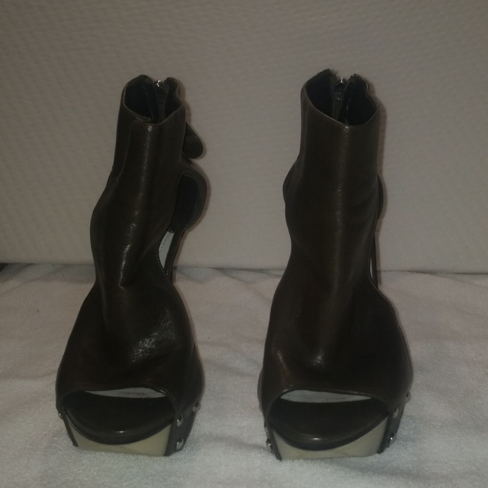 Camilla Skovgaard khaki green heel